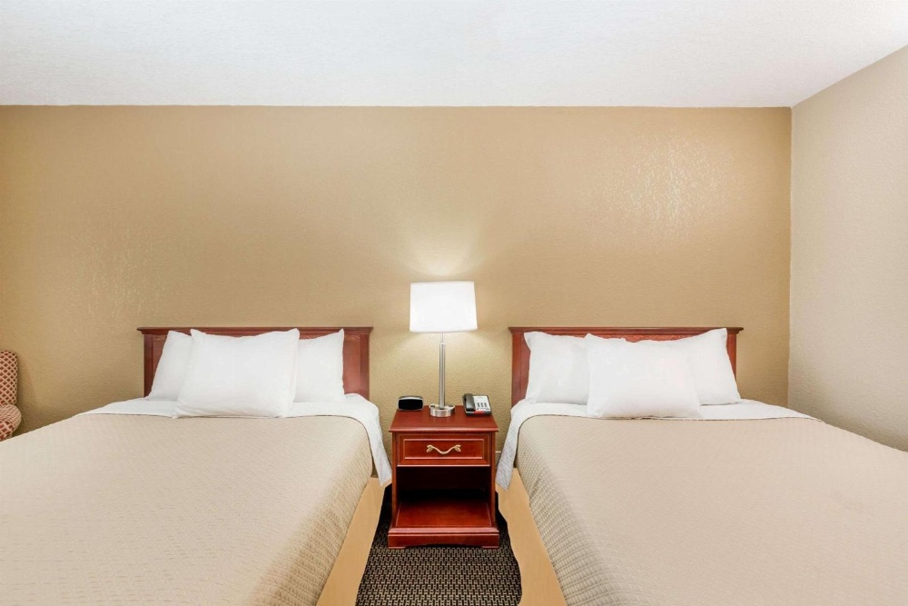 Days Inn by Wyndham West Des Moines