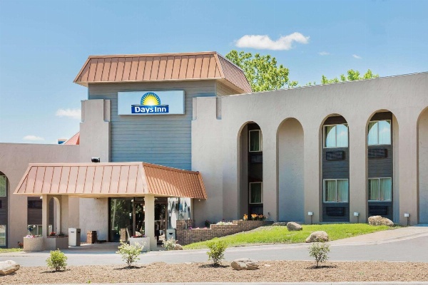 Days Inn by Wyndham West Des Moines image 1