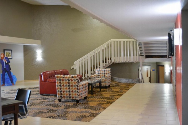 Days Inn by Wyndham West Des Moines image 17