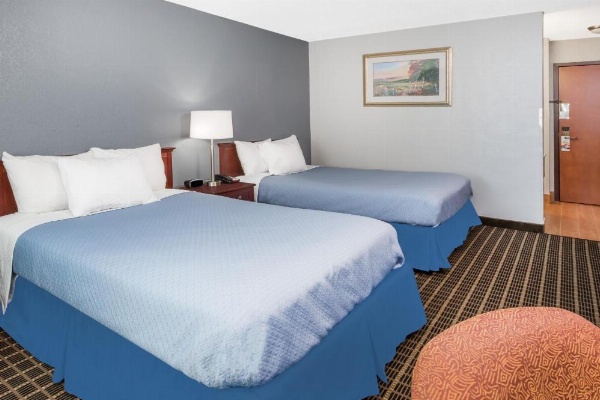 Days Inn by Wyndham West Des Moines image 25