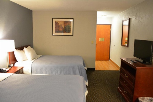 Days Inn by Wyndham West Des Moines image 29