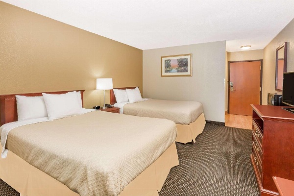 Days Inn by Wyndham West Des Moines image 5