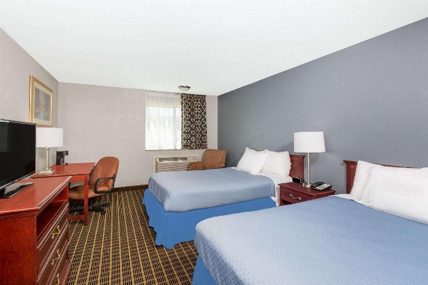 Days Inn by Wyndham West Des Moines image 7